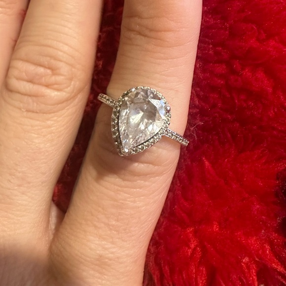 Pandora Large radiant teardrop ring - Picture 1 of 6